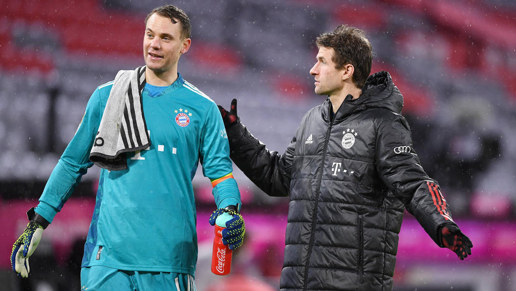 Manuel Neuer (l.) und Thomas Müller (r.) sind bis 2023 an den FC Bayern gebunden