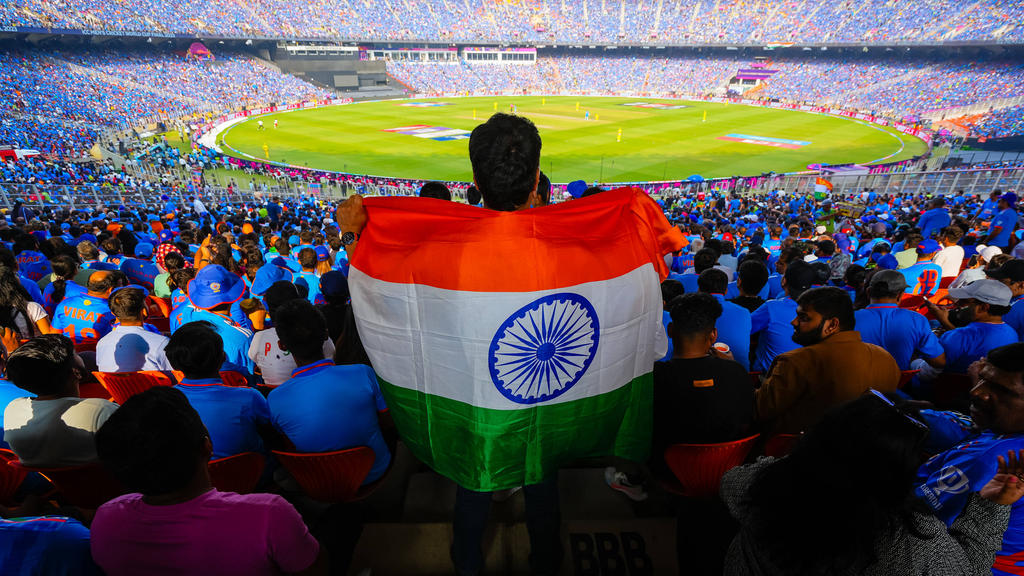 Indien hat das Finale der Heim-WM vor fast 100.000 Fans überraschend verloren