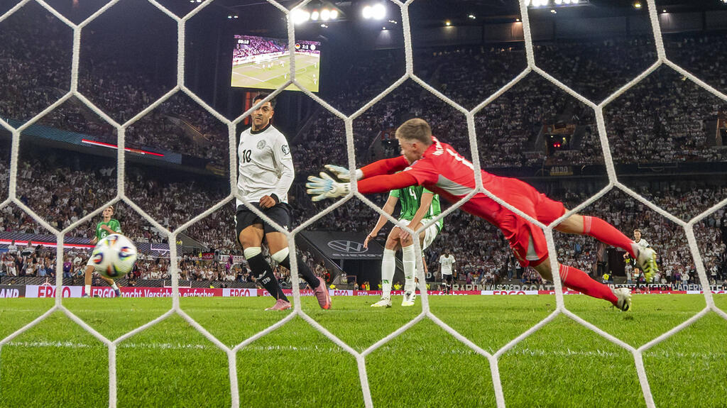 DFB-Sieg im Video: Erst Leerlauf, dann Feuerwerk