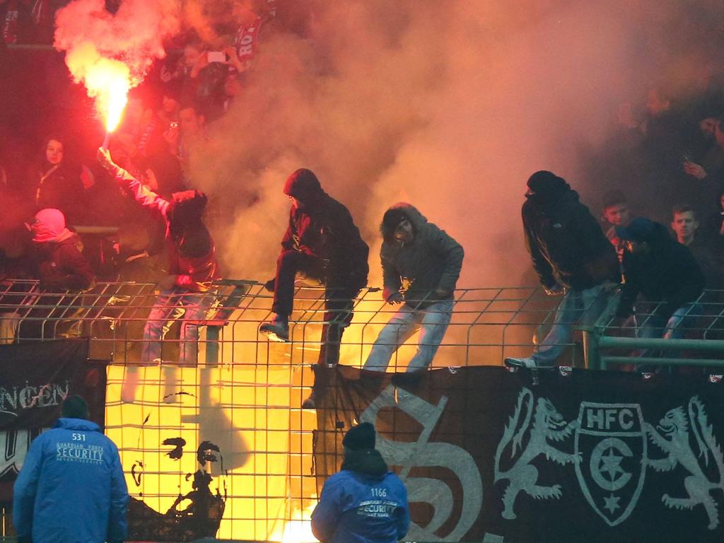 Pyrotechnik beim Spiel Erfurt gegen Magdeburg