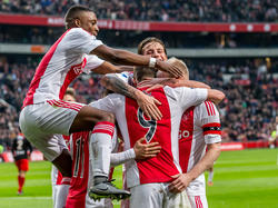 Weer is Milik (nr. 9) belangrijk. De Poolse spits van Ajax maakt ook de 2-0 in het duel met Excelsior. (21-02-2016)