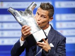 Cristiano Ronaldo wint voor de tweede keer in zijn carrière de prijs voor Europees Voetballer van het Jaar. (25-08-2016)