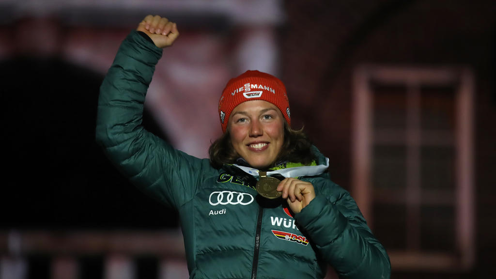 Biathlon-Olympiasiegerin Laura Dahlmeier ist als TV-Expertin beim ZDF tätig Biathlon-Olympiasiegerin Laura Dahlmeier ist als TV-Expertin beim ZDF tätig