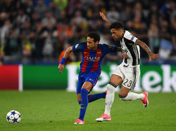 Neymar (l.) glaubt an eine erneute Aufholjagd gegen Dani Alves und Juventus Turin