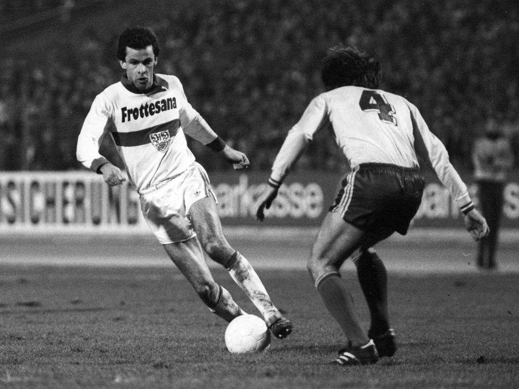 Ottmar Hitzfeld (l.) und der VfB Stuttgart stiegen 1977 in die erste Bundesliga auf.