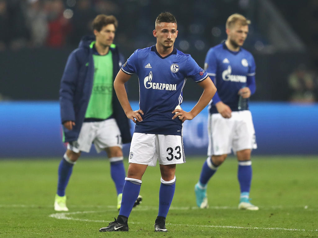 Donis Avidjaj (M.) vom FC Schalke 04 hinterließ keinen guten Eindruck