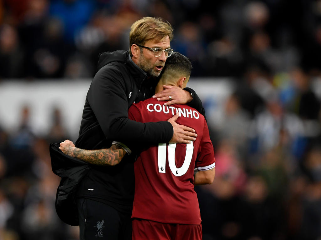 Jürgen Klopp (l.) beteiligt sich nicht an der Diskussion um Philippe Coutinho (r.)