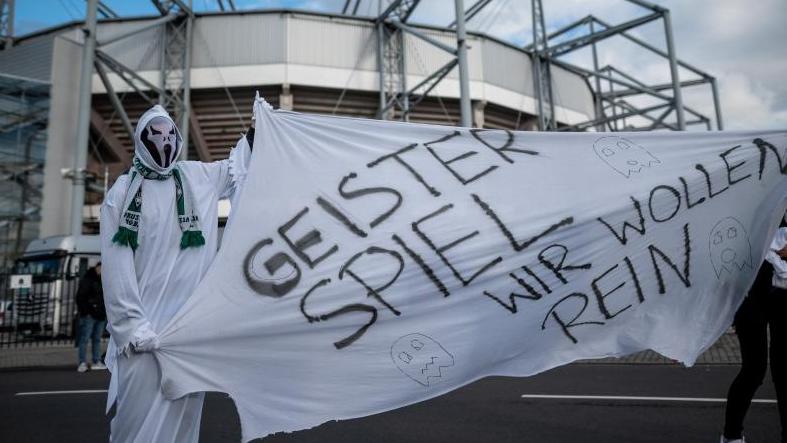 Geisterspiele: Viele Fans sind bereit, "diese Kröte zu schlucken." Geisterspiele: Viele Fans sind bereit, "diese Kröte zu schlucken."