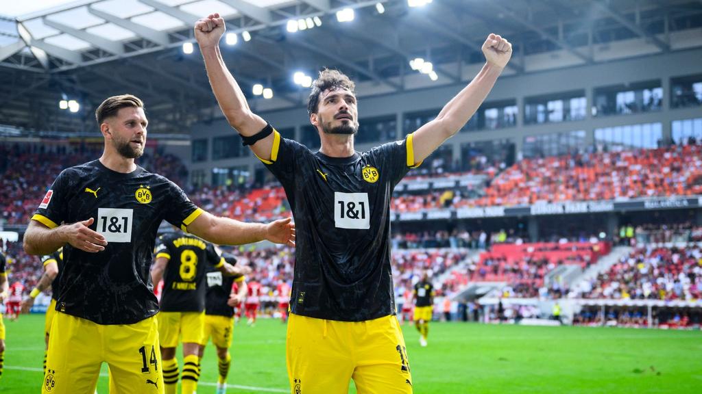 BVB-Star Mats Hummels (r.) jubelt nach seinem Tor zum 4:2 BVB-Star Mats Hummels (r.) jubelt nach seinem Tor zum 4:2