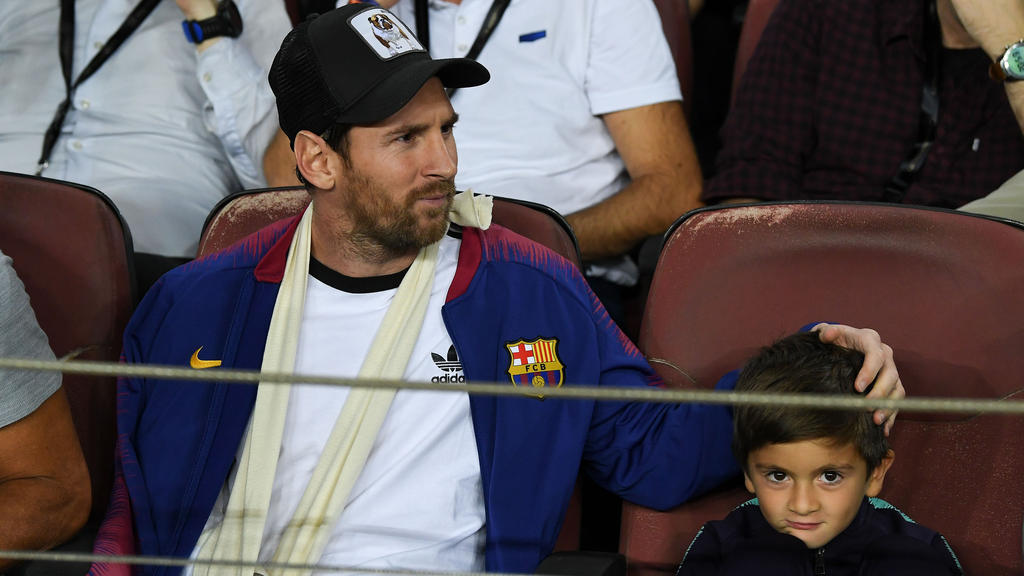 Messi junto a su hijo en el duelo de ida frente al Inter. (Foto: Getty)