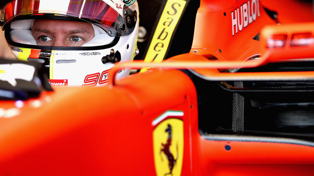 Sebastian Vettel findet sich in Melbourne mit Ferrari plötzlich hinter Mercedes wieder Sebastian Vettel findet sich in Melbourne mit Ferrari plötzlich hinter Mercedes wieder