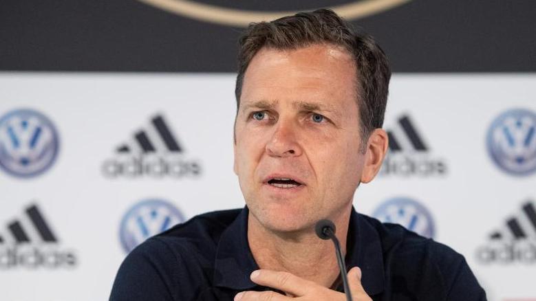 Vermisst in Deutschland die Straßenfußballer: DFB-Direktor Oliver Bierhoff Foto: Marius Becker Vermisst in Deutschland die Straßenfußballer: DFB-Direktor Oliver Bierhoff Foto: Marius Becker