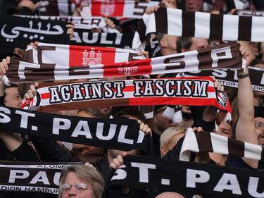 St. Pauli will einen möglichen Aufstieg in die Fußball-Bundesliga nicht nur mit einer Fan-Party, sondern mit einem Aktionstag für Demokratie, gegen Rassismus, Antisemitismus und Diskriminierung feiern