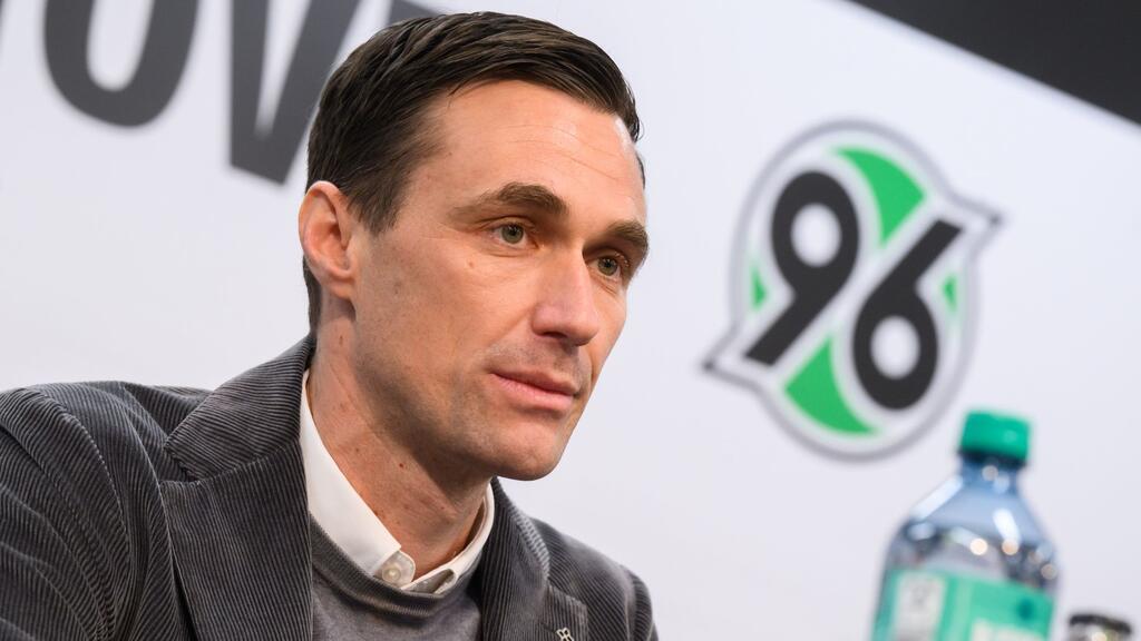 Sportdirektor Marcus Mann sorgt sich um die Zukunft von Hannover 96 Sportdirektor Marcus Mann sorgt sich um die Zukunft von Hannover 96