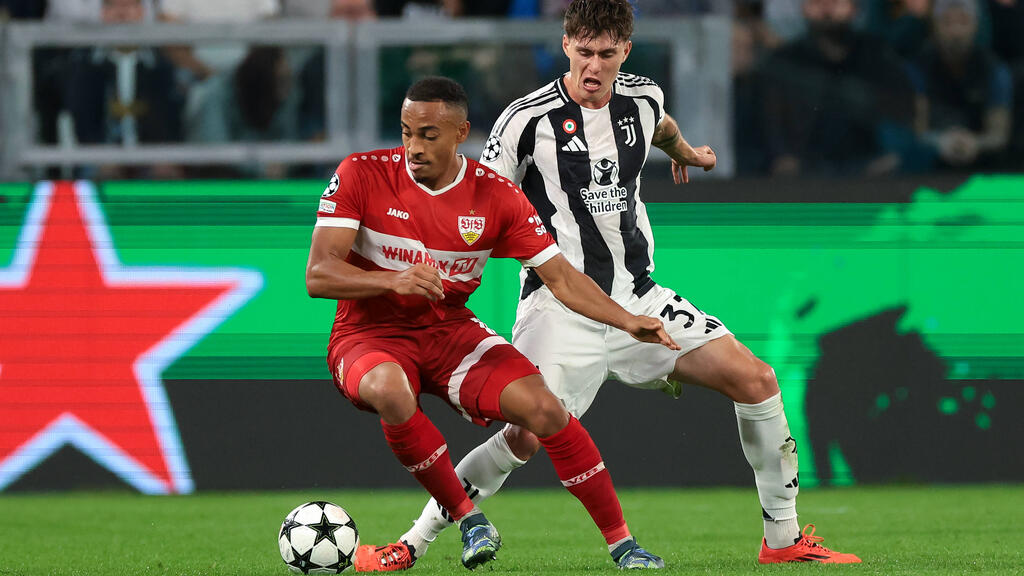 Jamie Leweling im Duell mit Juve