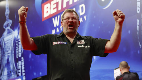 James Wade gewinnt einen Darts-Krimi