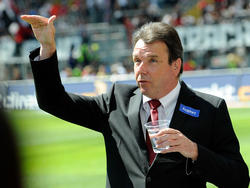 Bruchhagen sagt Traditionsklubs schwierige Zeiten voraus