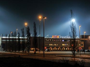 Het koude winterweer maakt het een gure aangelegenheid om de wedstrijd FC Emmen - FC Den Bosch in de JENS Vesting te bezoeken. (22-01-2016)