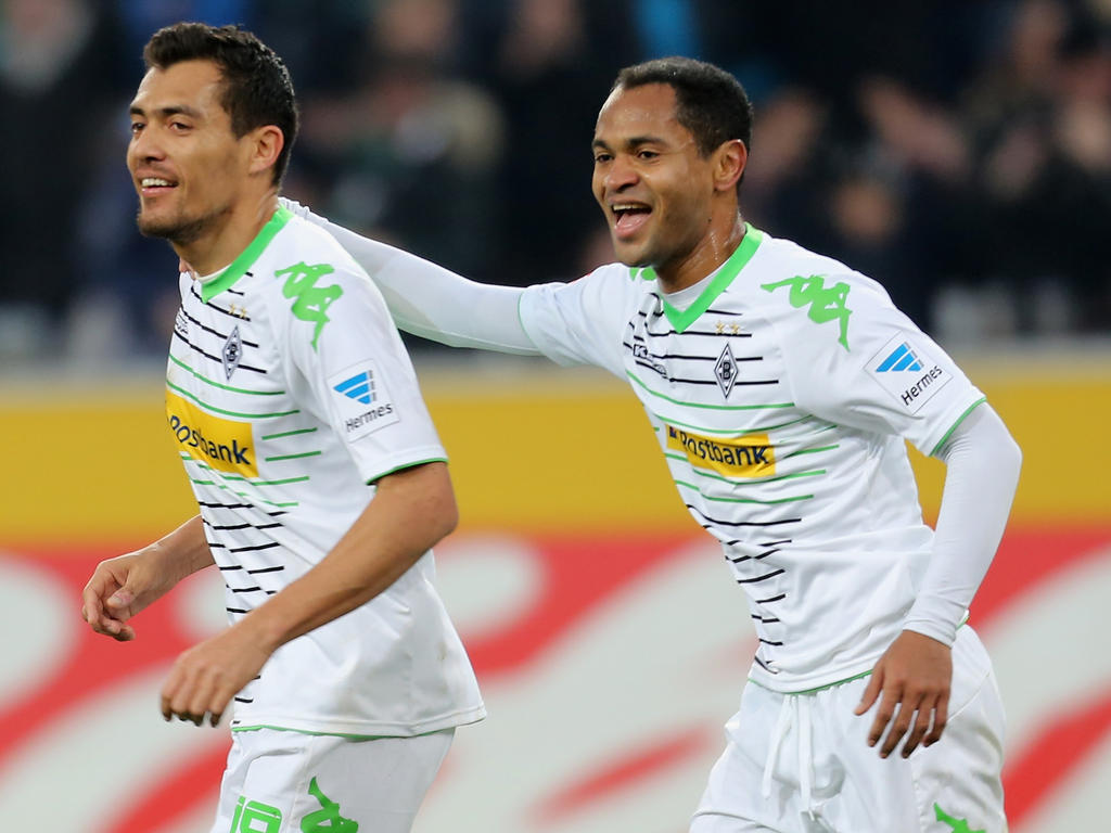 Juan Arango (l.) en Raffael (r.) vieren treffer tijdens Borussia Mönchengladbach - Hertha BSC. (22-3-2014)