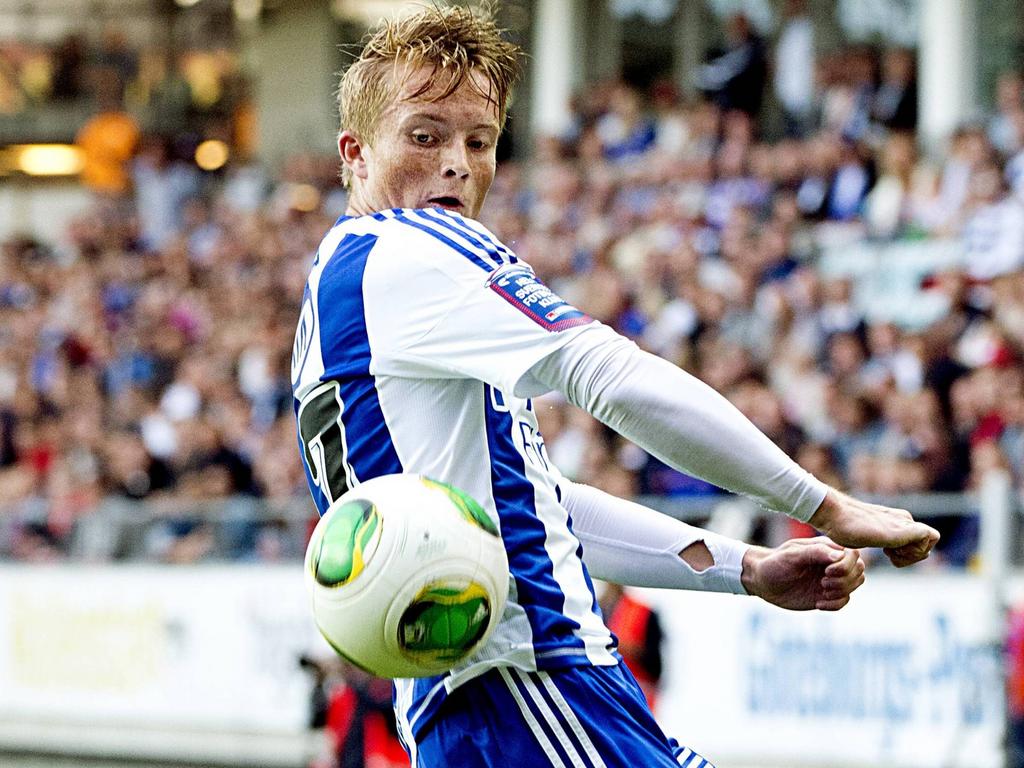 Sam Larsson zoekt de bal tijdens IFK Göteborg - Djurgårdens IF. (17-6-2013)