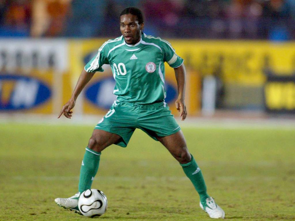 Jay jay okocha. Джей Джей Окоча. Джей Джей Окоча футболист. Окоча ПСЖ. Джей Джей Окоча ПСЖ.