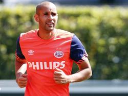 Simon Poulsen verschijnt op de eerste training van PSV. De Deense verdediger is de eerste, volwaardige selectiespeler die naar Eindhoven wordt gehaald. Poulsen komt over van AZ en tekende een contract voor twee jaar. (06-07-2015)