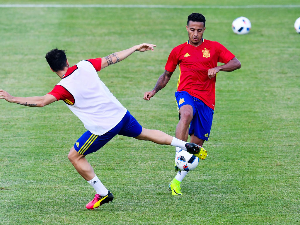 Thiago Alcántara (r.) könnte in Spaniens Startelf rücken. Thiago Alcántara (r.) könnte in Spaniens Startelf rücken.