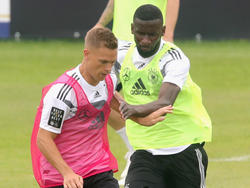 Joshua Kimmich (l.) und Antonio Rüdiger gerieten aneinander