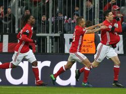 Robert Lewandowski (r.) schoss Bayern München zum Sieg gegen Atlético
