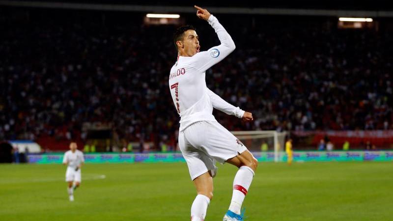 Portugals Star Cristiano Ronaldo erzielte vier Treffer gegen die Serben Portugals Star Cristiano Ronaldo erzielte vier Treffer gegen die Serben