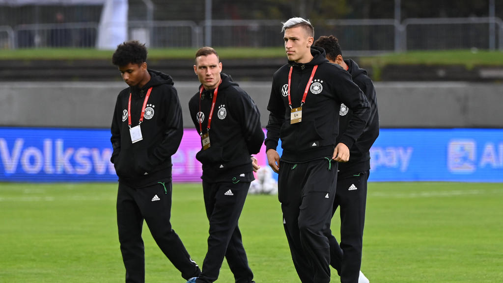 Nico Schlotterbeck (r.) hat sich wohl für einen Wechsel zum BVB entschieden Nico Schlotterbeck (r.) hat sich wohl für einen Wechsel zum BVB entschieden