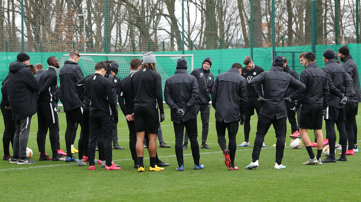 Der VfL Wolfsburg setzt den Trainingsbetrieb wieder ein Der VfL Wolfsburg setzt den Trainingsbetrieb wieder ein