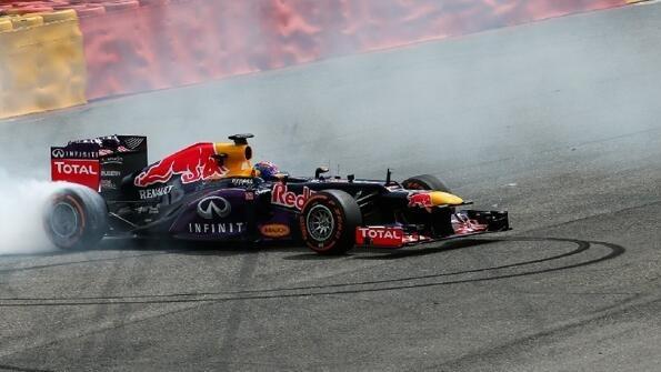 Nicht nur auf der Strecke: Max Verstappen bei seinem Showrun in Spa 2015 Nicht nur auf der Strecke: Max Verstappen bei seinem Showrun in Spa 2015