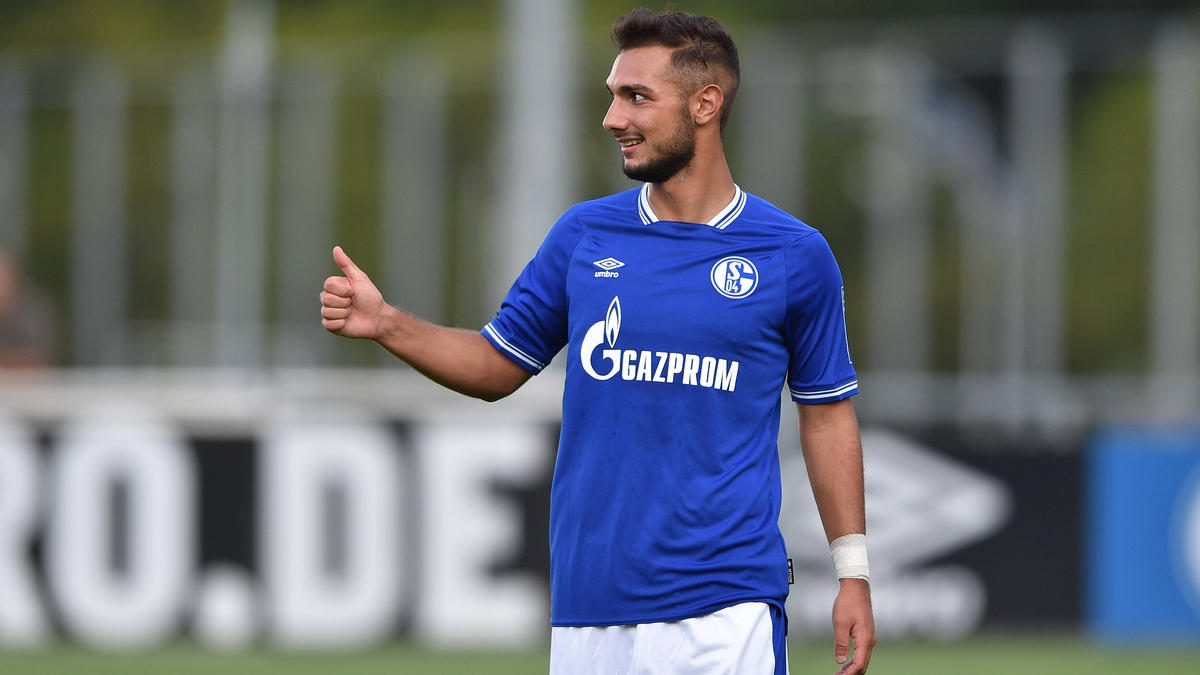 Ahmed Kutucu könnte den FC Schalke 04 noch verlassen Ahmed Kutucu könnte den FC Schalke 04 noch verlassen