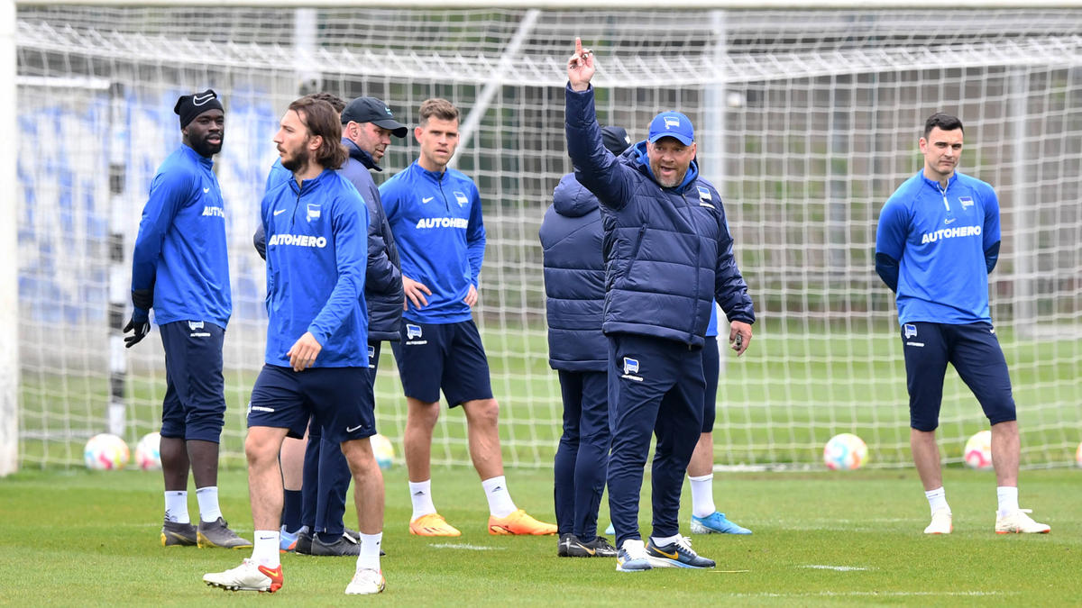 Trainer Pál Dárdai von Hertha BSC greift durch