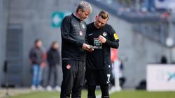 Friedhelm Funkel vom 1. FC Kaiserslautern nimmt seine Spieler nach dem Derby-Debakel in die Pflicht
