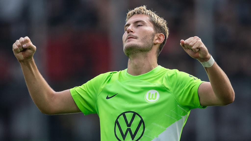 Wolfsburgs Jonas Wind jubelt nach seinem Tor