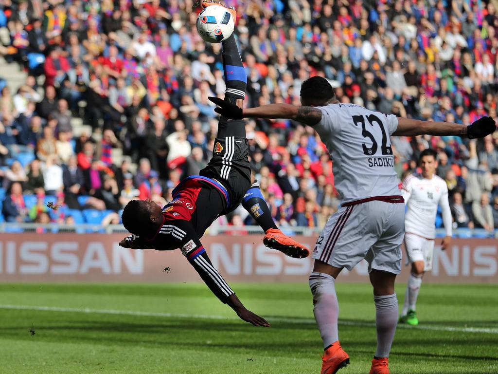 Breel Embolo mit einer artistischen Einlage gegen den FC Vaduz Breel Embolo mit einer artistischen Einlage gegen den FC Vaduz