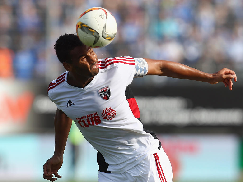 Marvin Matip mit der Binde in den bayrischen Farben am Arm Marvin Matip mit der Binde in den bayrischen Farben am Arm