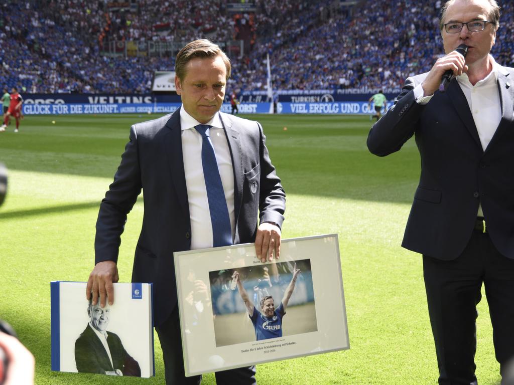Horst Heldt (li.) wurde Mitte 2016 vom FC Schalke 04 verabschiedet