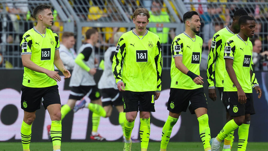 Nico Schlotterbeck (l.) lief zuletzt im Sondertrikot des BVB auf Nico Schlotterbeck (l.) lief zuletzt im Sondertrikot des BVB auf
