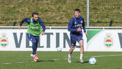 Felipe Sánchez (r.) ist beim FC Schalke 04 außen vor