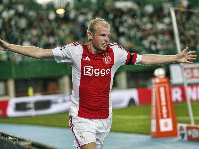 Davy Klaassen heeft Ajax zojuist op 0-2 voorsprong gezet tegen Rapid Wien. Daarmee lijkt AFC Ajax op een simpele zege af te stevenen. (29-07-2015)