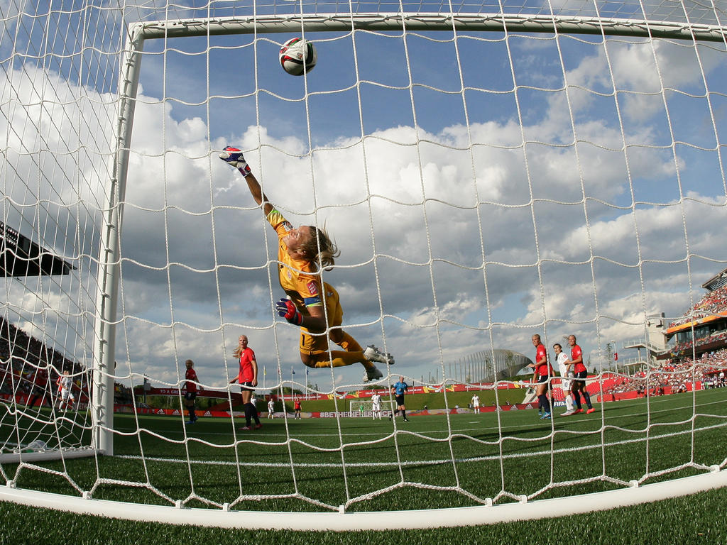 La inglesa Bronze metió el segundo gol para su equipo con un espectacular golpeo. (Foto: Getty)