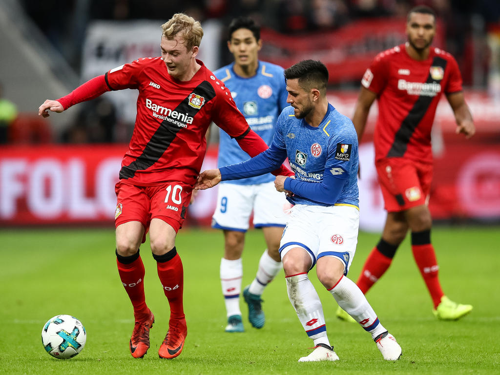 Julian Brandt (li.) bleibt langfristig Leverkusener