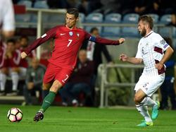 Cristiano Ronaldo ante Letonia. (Foto: Getty)