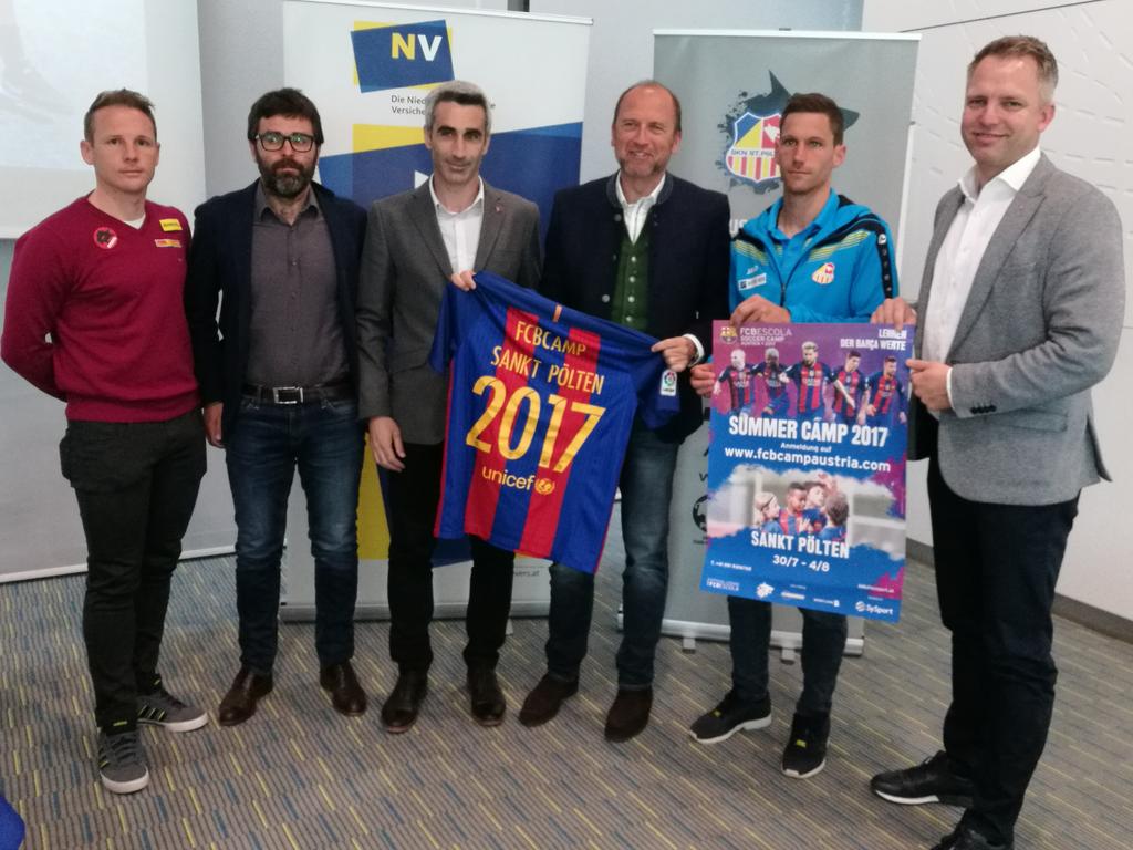 Symon Buda und Iñaki Andreu (Zweiter und Dritter von links) haben sich für Barça in St. Pölten umgesehen     Credit: SKN/Herzberger