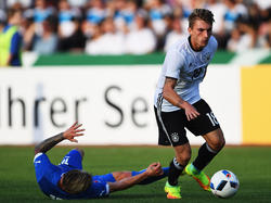Maximilian Philipp (r.) hofft auf einen guten Start der deutschen U21-Elf
