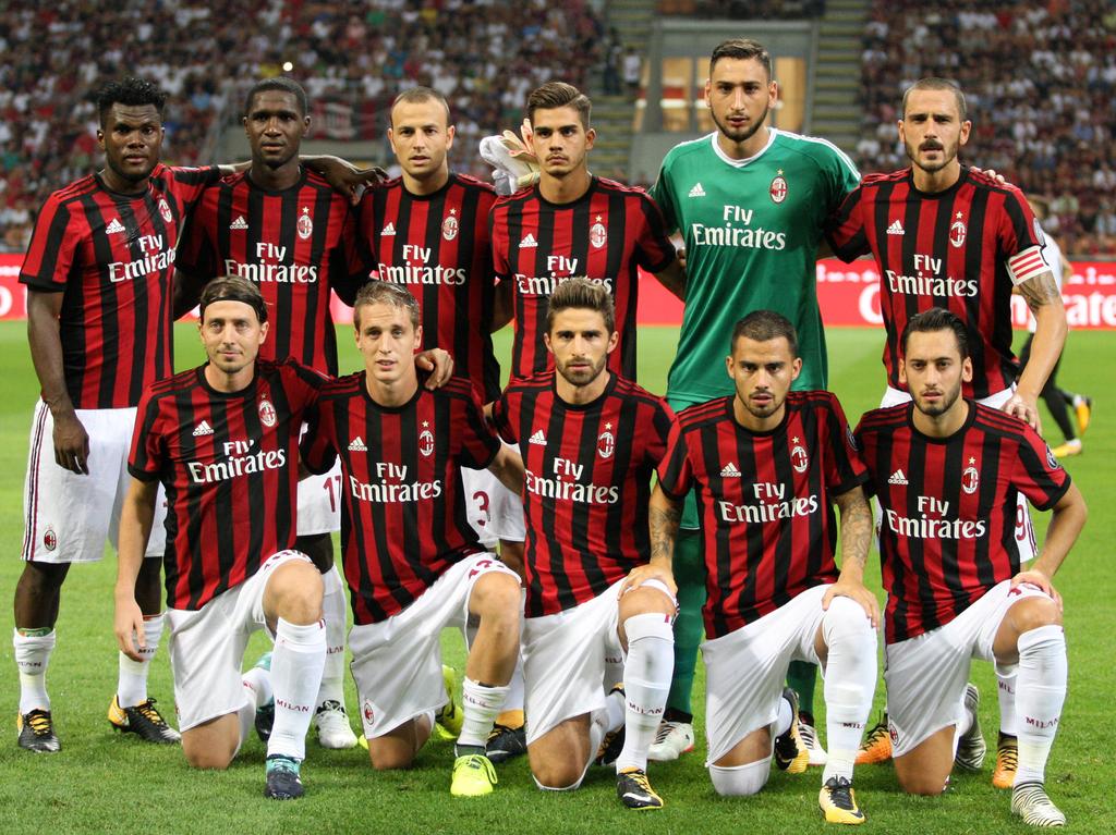 De spelers van AC Milan poseren voor de foto voor het duel met KF Shkëndija 79. (17-08-2017)