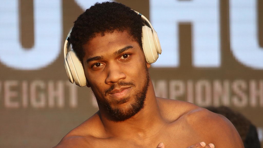 Anthony Joshua macht sich wegen der Coronavirus-Krise noch keine großen Sorgen Anthony Joshua macht sich wegen der Coronavirus-Krise noch keine großen Sorgen